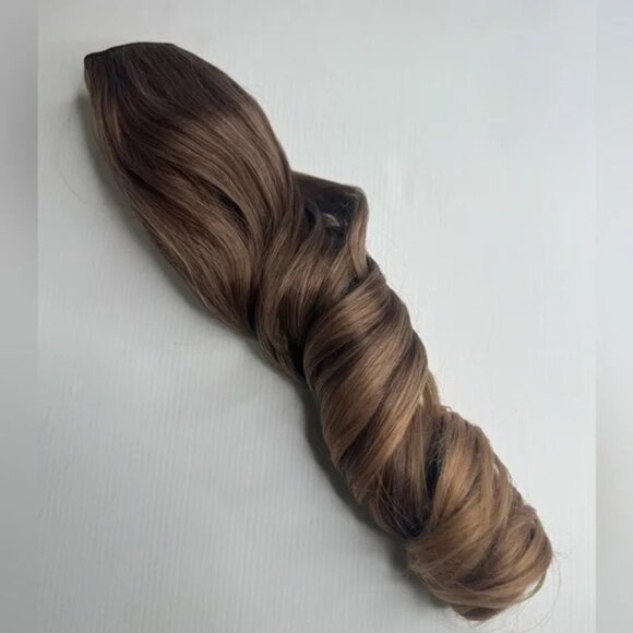 20” Human Hair Blend Clip-In Extensions – Wavy Natural Brown with Caramel Ombre - Picture 5 of 8
